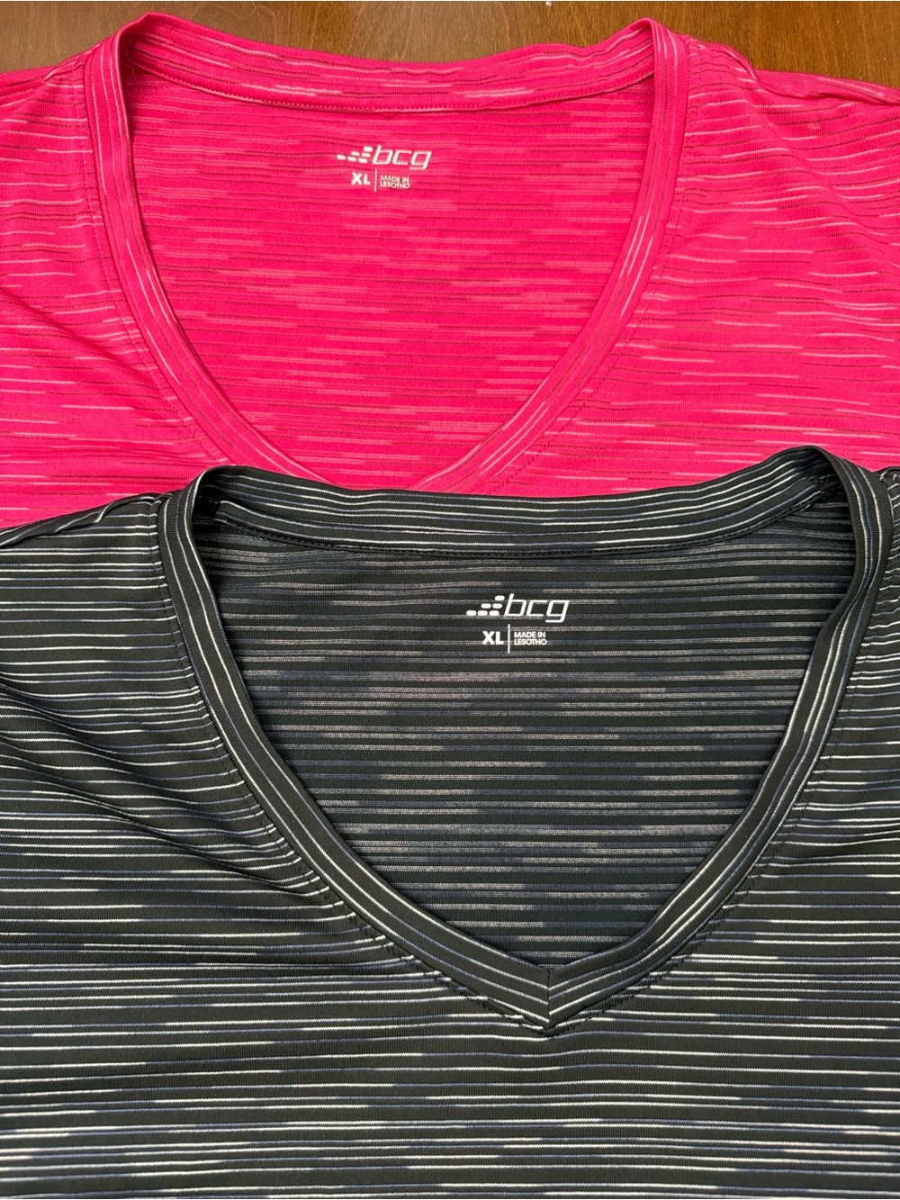 Lot of Two DSG V-Neck Shirts Size XL - Picture 2 of 6